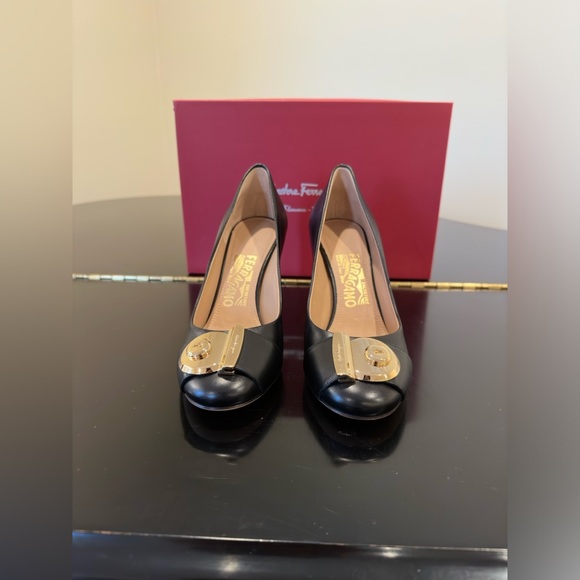 Salvatore Ferragamo NWT Luxury Classic Chic RARE Authentic Fiamma Black Pumps - Picture 3 of 17
